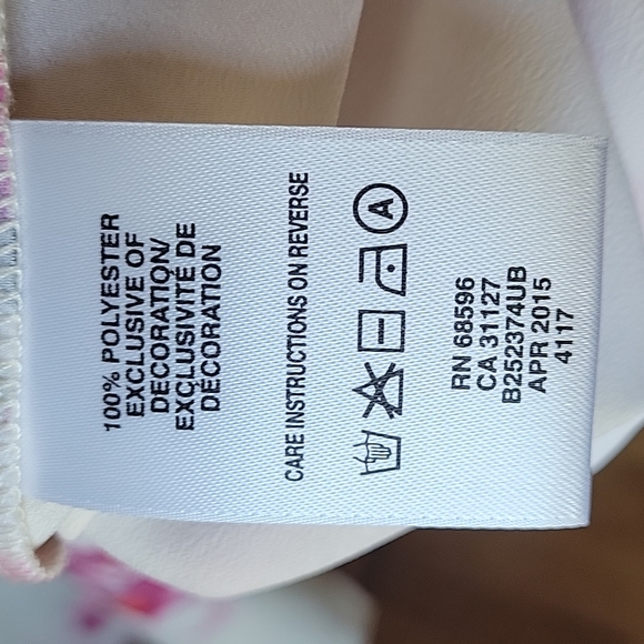 Sleeveless Blouse - Picture 3 of 6